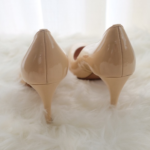 NEW Elie Tahari Nude Tan Cream Heels Pumps - Picture 3 of 6
